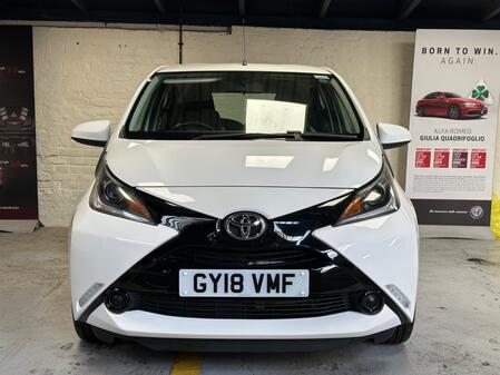 TOYOTA AYGO 1.0 VVT-i x-play 