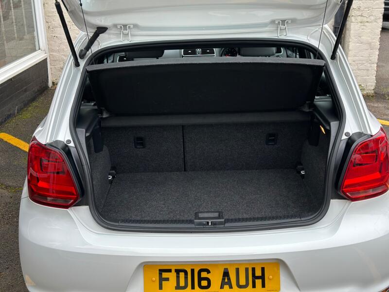 VOLKSWAGEN POLO
