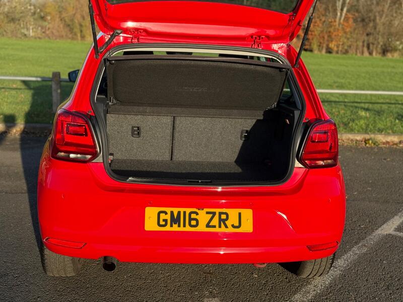 VOLKSWAGEN POLO