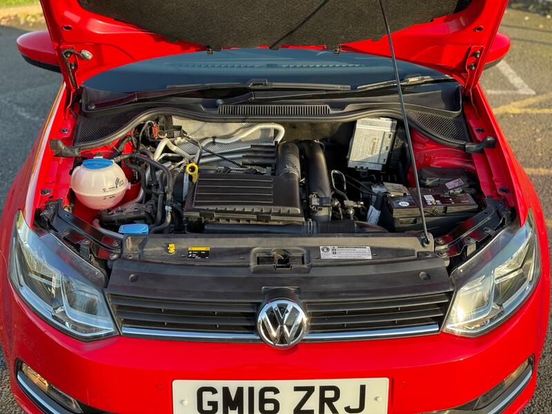 VOLKSWAGEN POLO