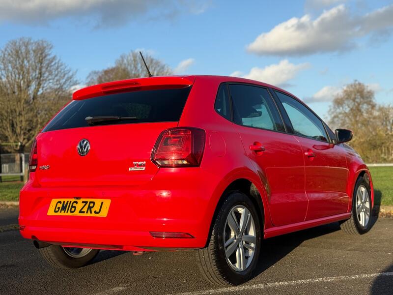 VOLKSWAGEN POLO